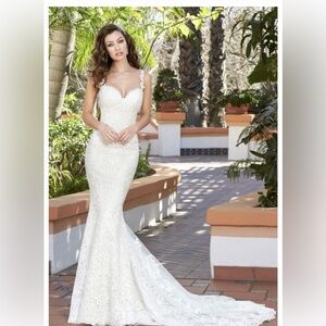 Wedding Gown Size 6 Ivory Lace Beaded